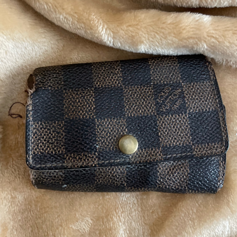 Louis Vuitton poor quality key ring holder